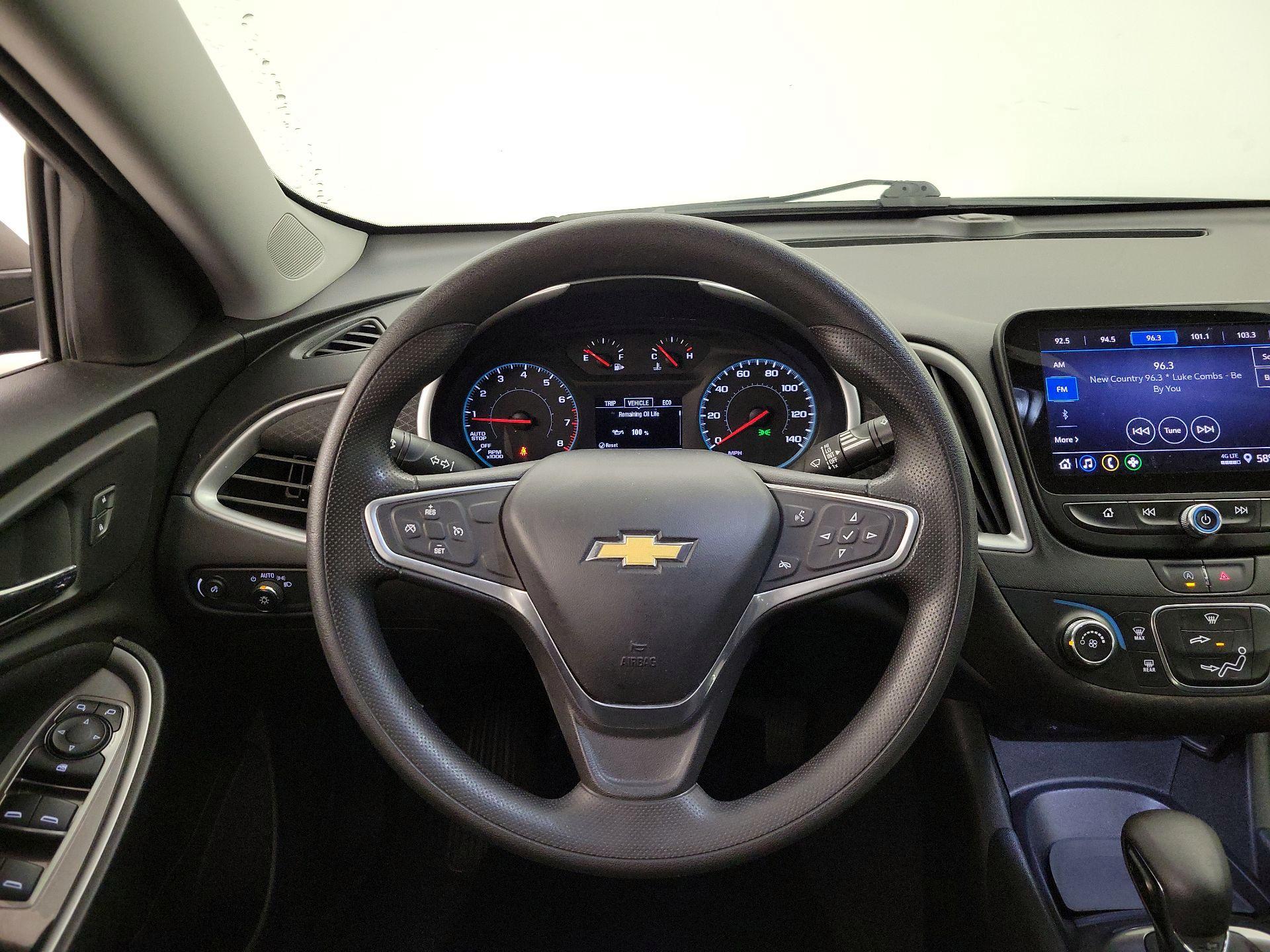Thumbnail: 2022 Chevrolet Malibu - 10