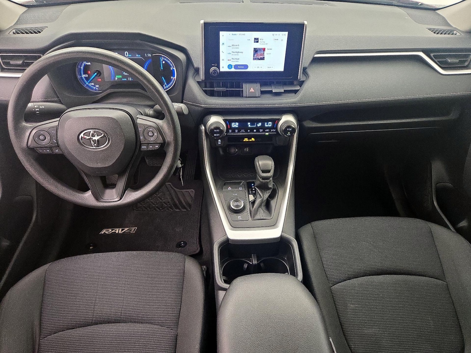 2023 Toyota RAV4 LE - Photo 10