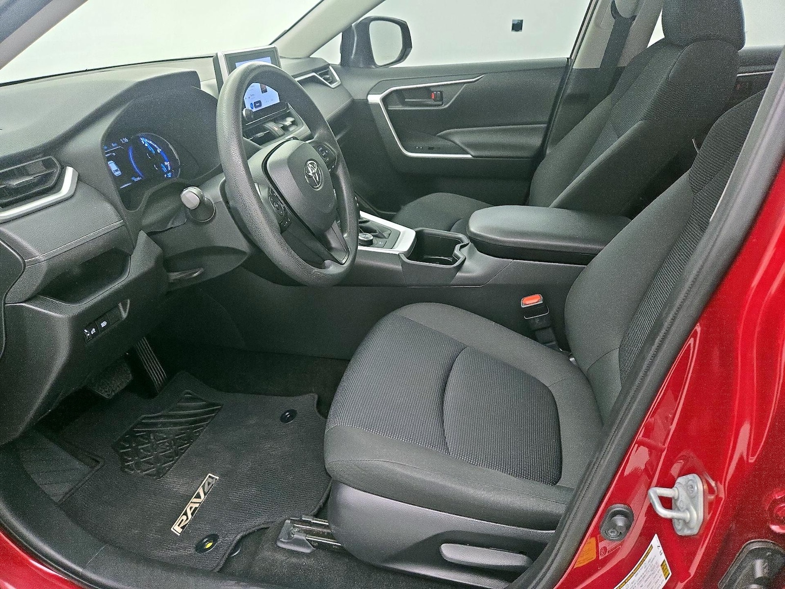 2023 Toyota RAV4 LE - Photo 12