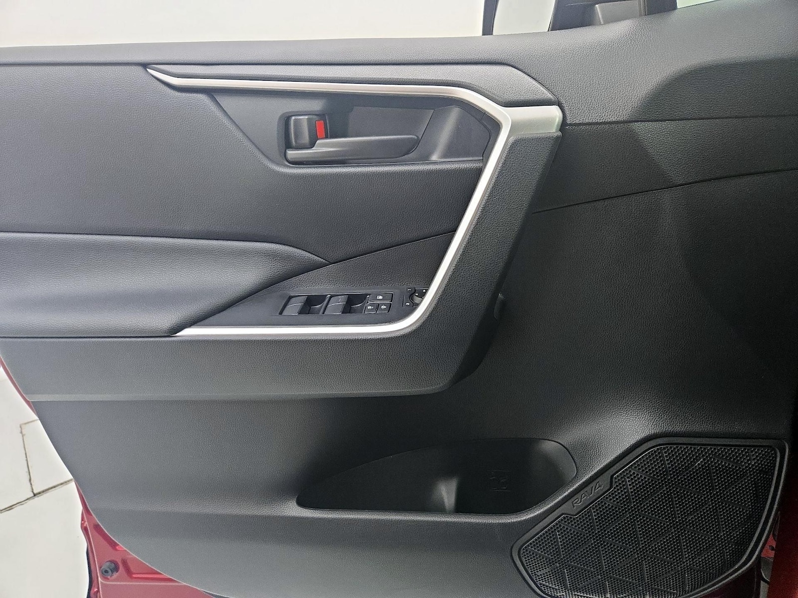 2023 Toyota RAV4 LE - Photo 13