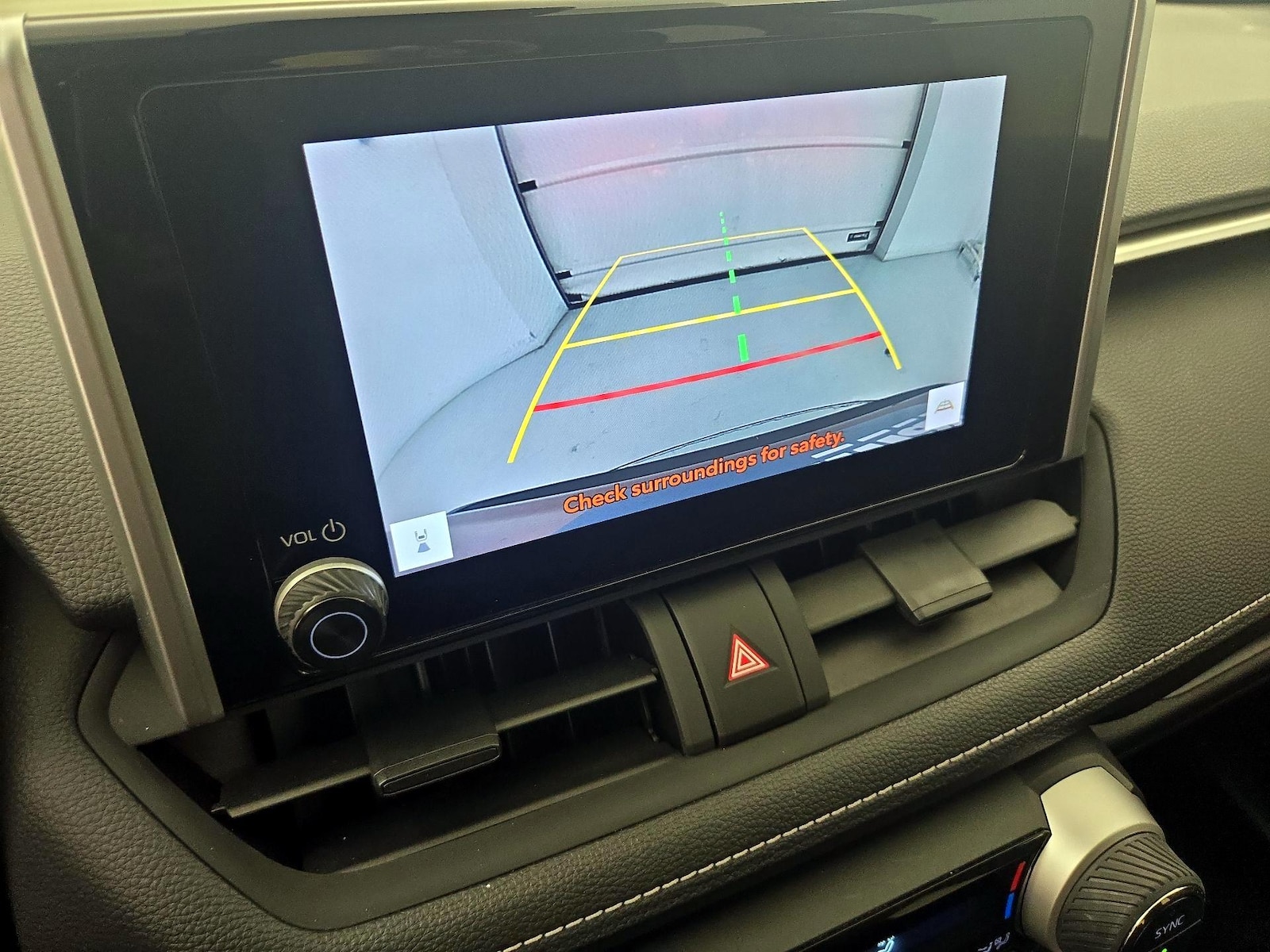2023 Toyota RAV4 LE - Photo 15