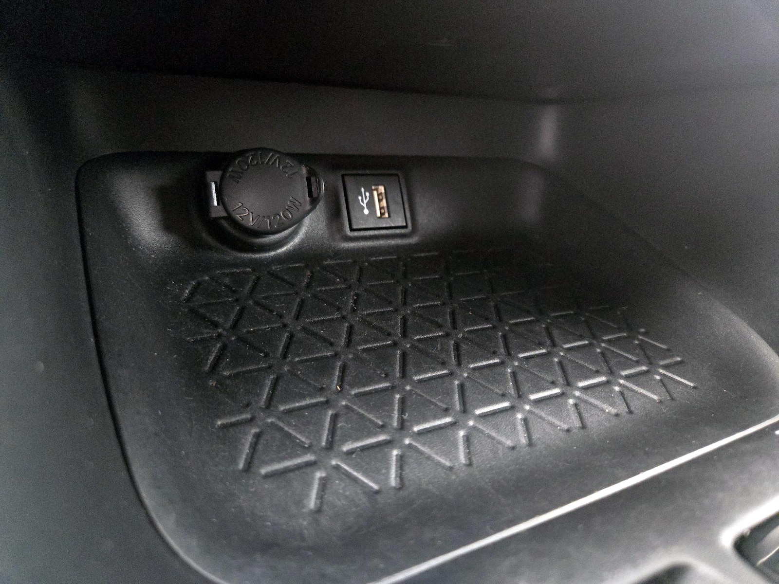 2023 Toyota RAV4 LE - Photo 19