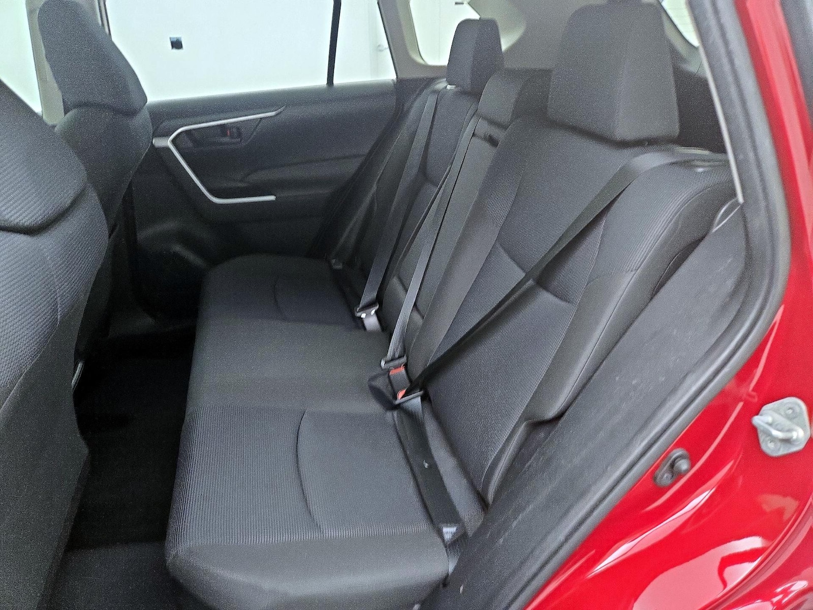2023 Toyota RAV4 LE - Photo 20