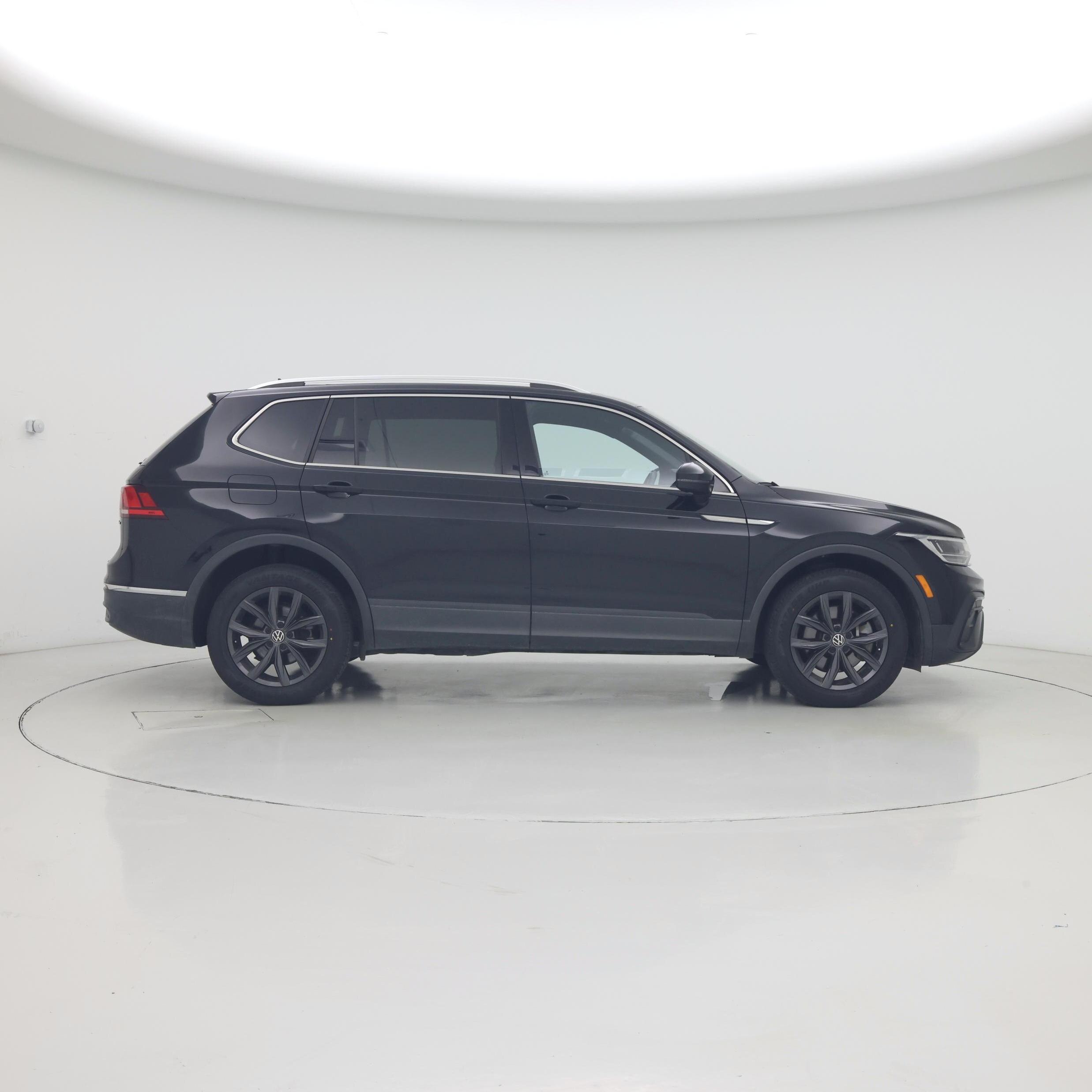 Thumbnail: 2022 Volkswagen Tiguan - 7