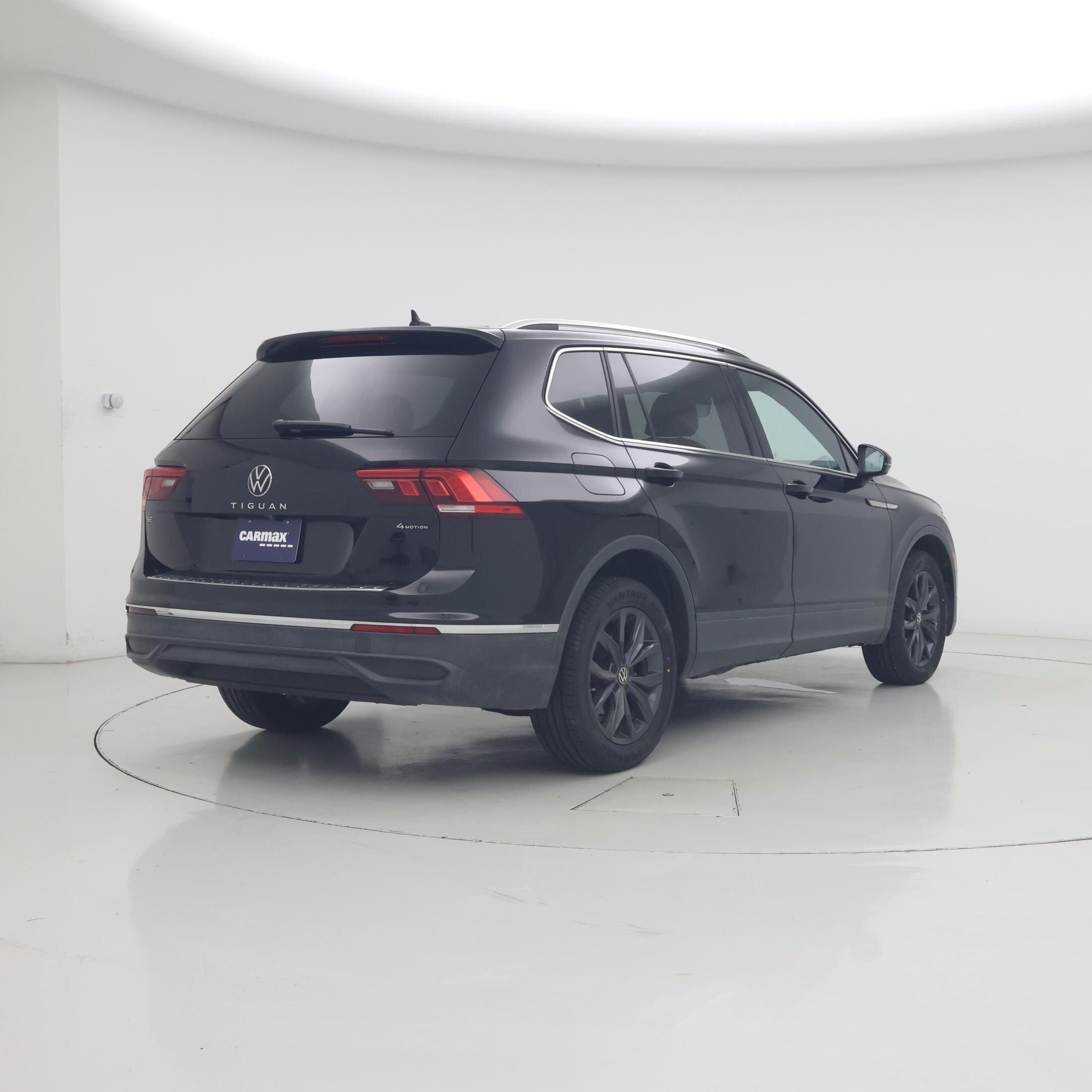 Thumbnail: 2022 Volkswagen Tiguan - 8