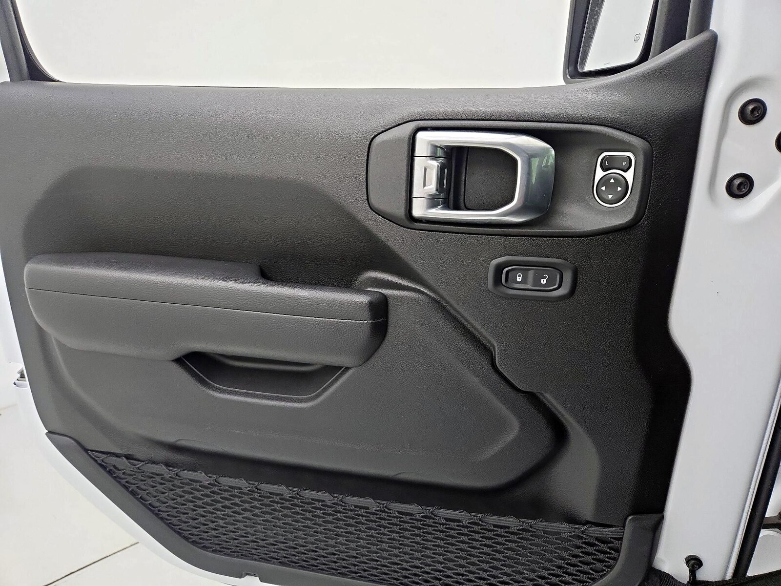 2024 Jeep Wrangler 4-Door Willys - Photo 13
