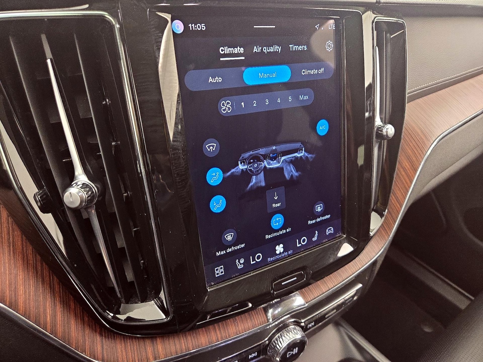 2023 Volvo XC60 Ultimate - Photo 18