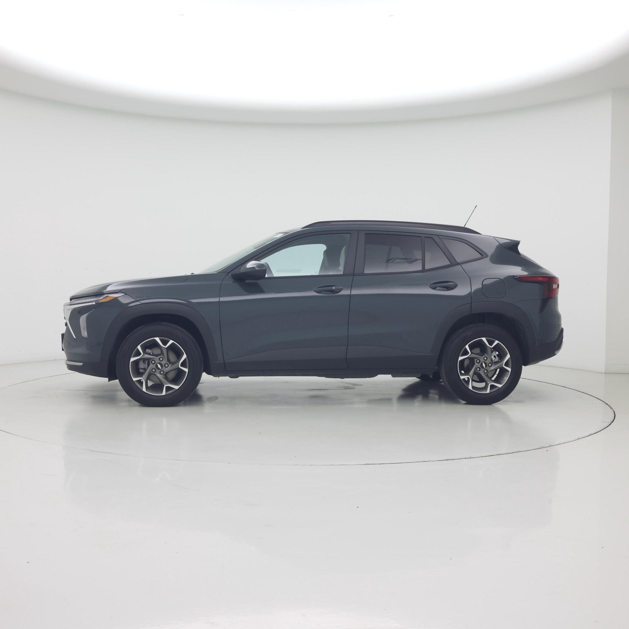 Thumbnail: 2025 Chevrolet Trax - 3