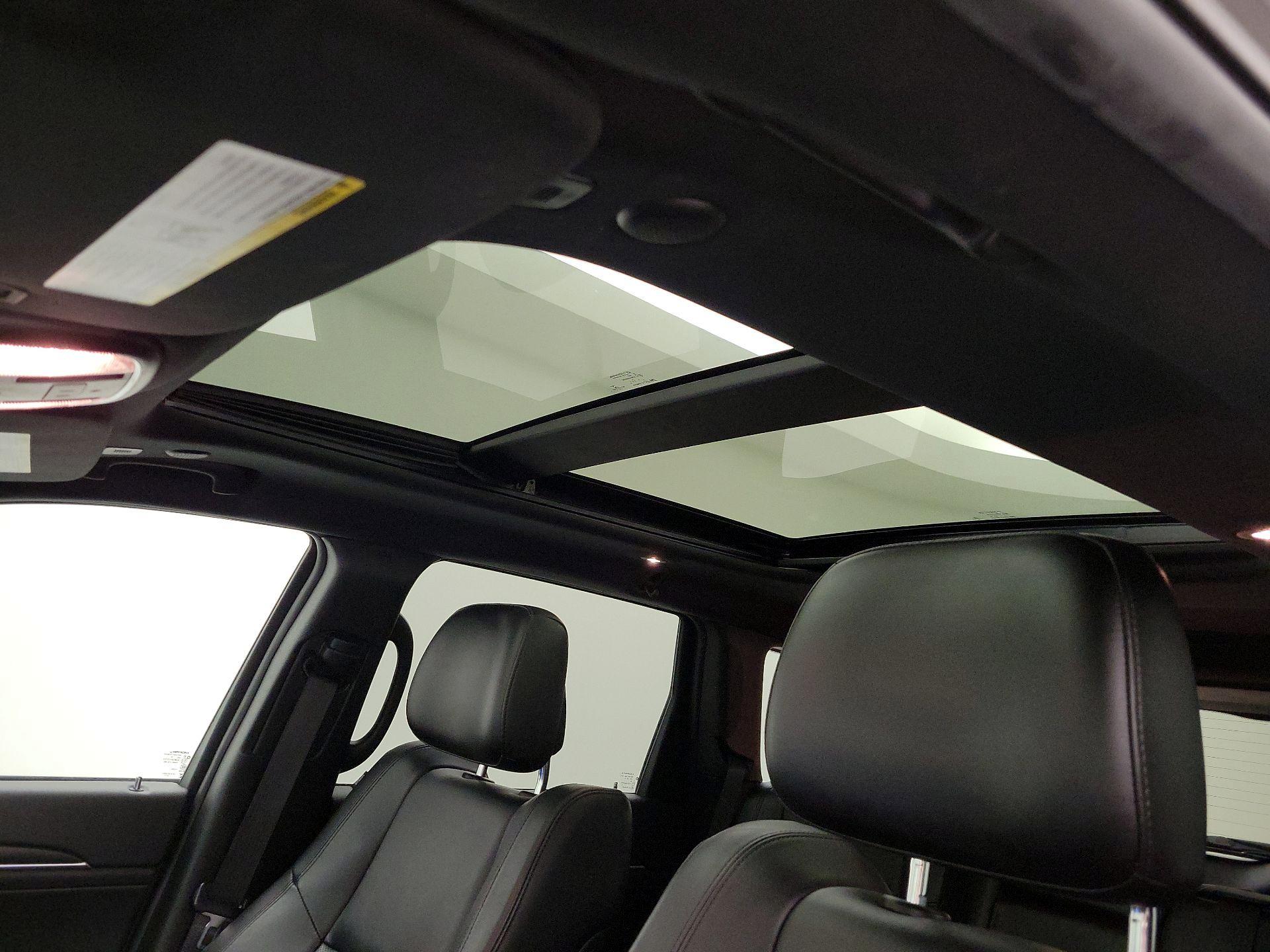 Thumbnail: 2020 Jeep Grand Cherokee - 20