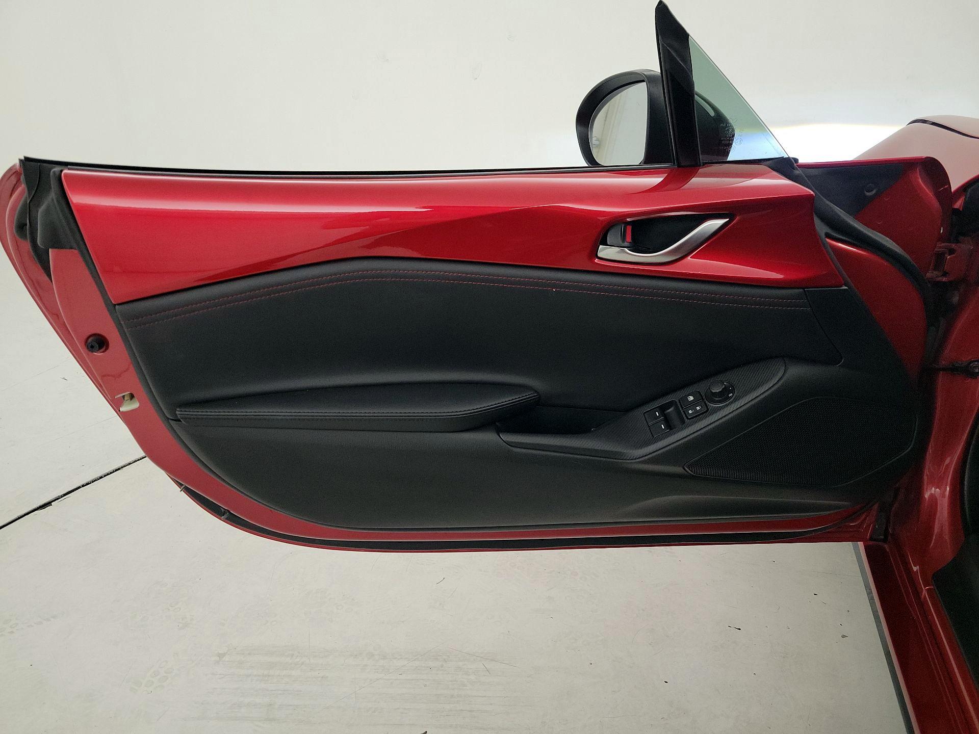 Thumbnail: 2016 Mazda MX-5 Miata - 12