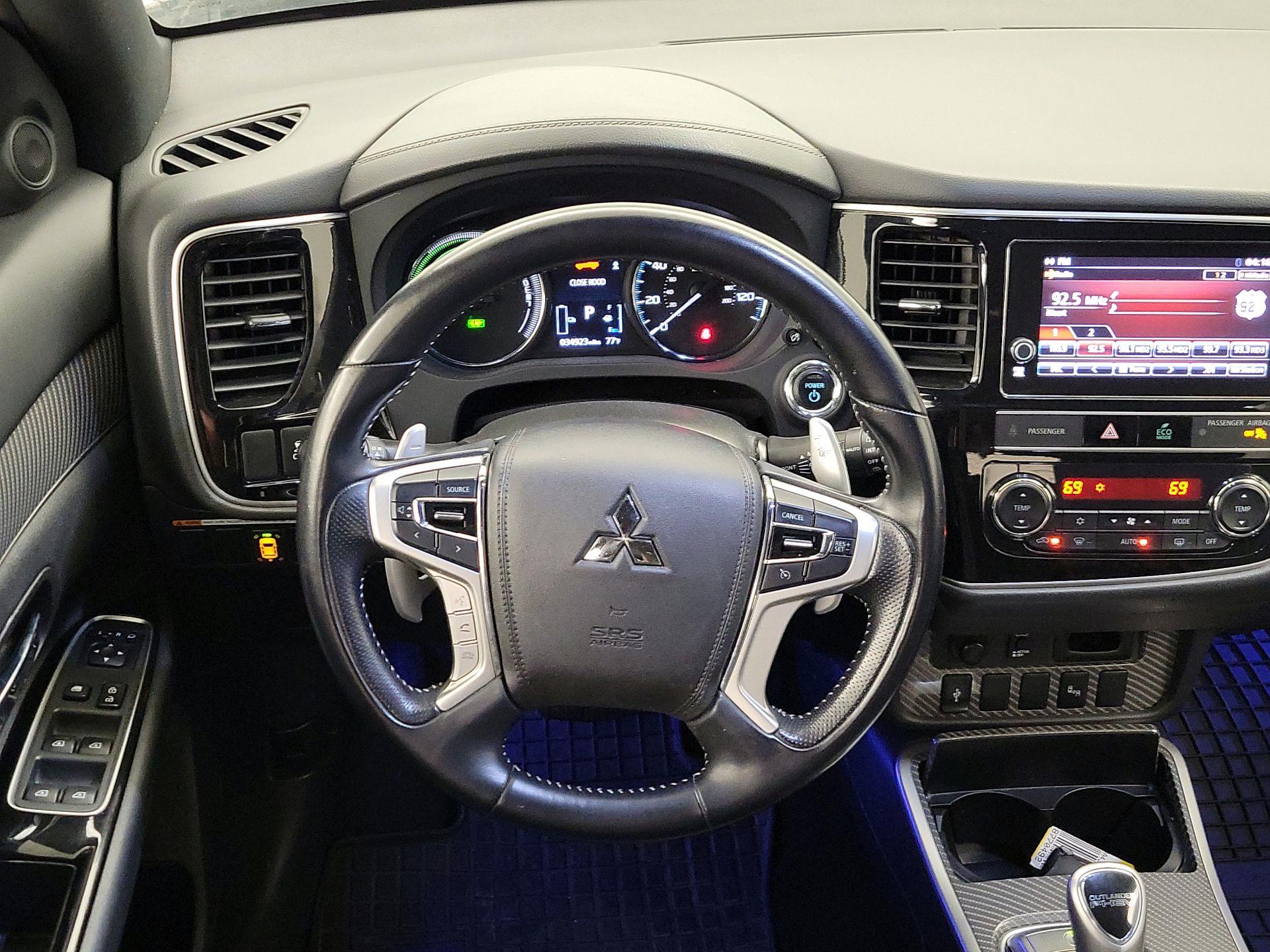 Thumbnail: 2019 Mitsubishi Outlander - 10