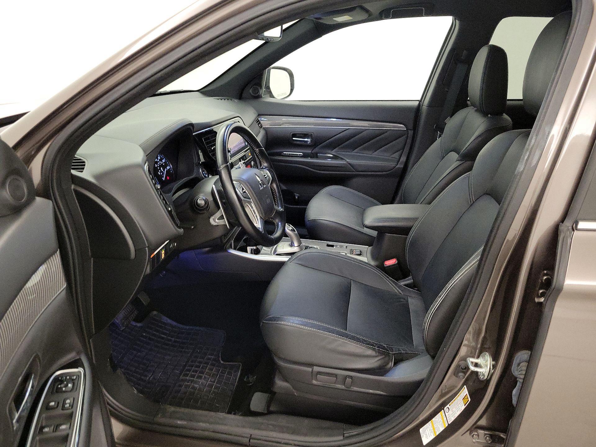 Thumbnail: 2019 Mitsubishi Outlander - 11