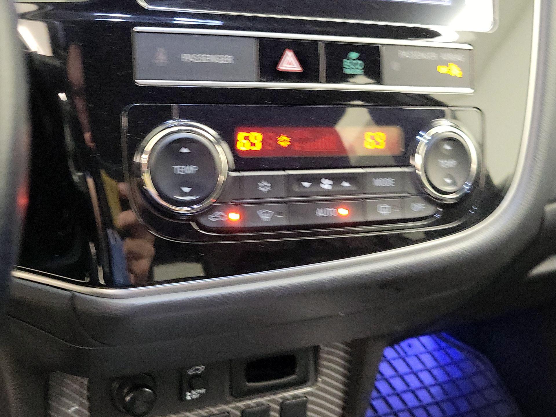 Thumbnail: 2019 Mitsubishi Outlander - 16