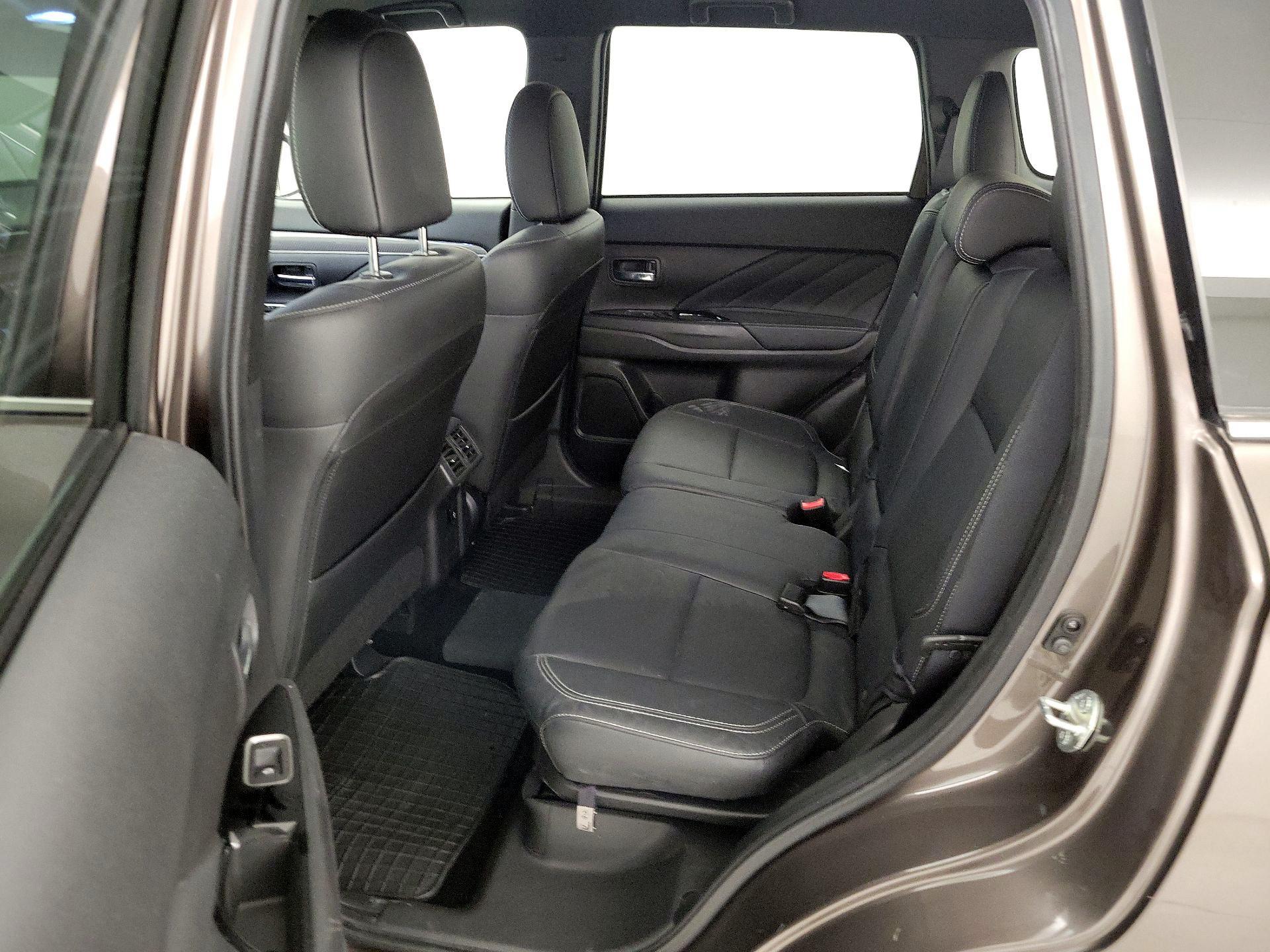 Thumbnail: 2019 Mitsubishi Outlander - 19