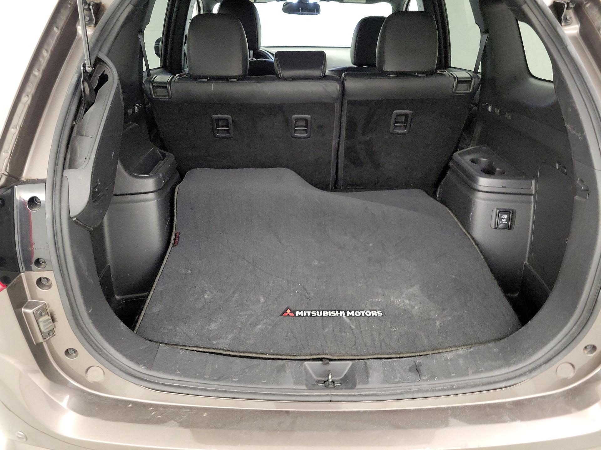 Thumbnail: 2019 Mitsubishi Outlander - 20