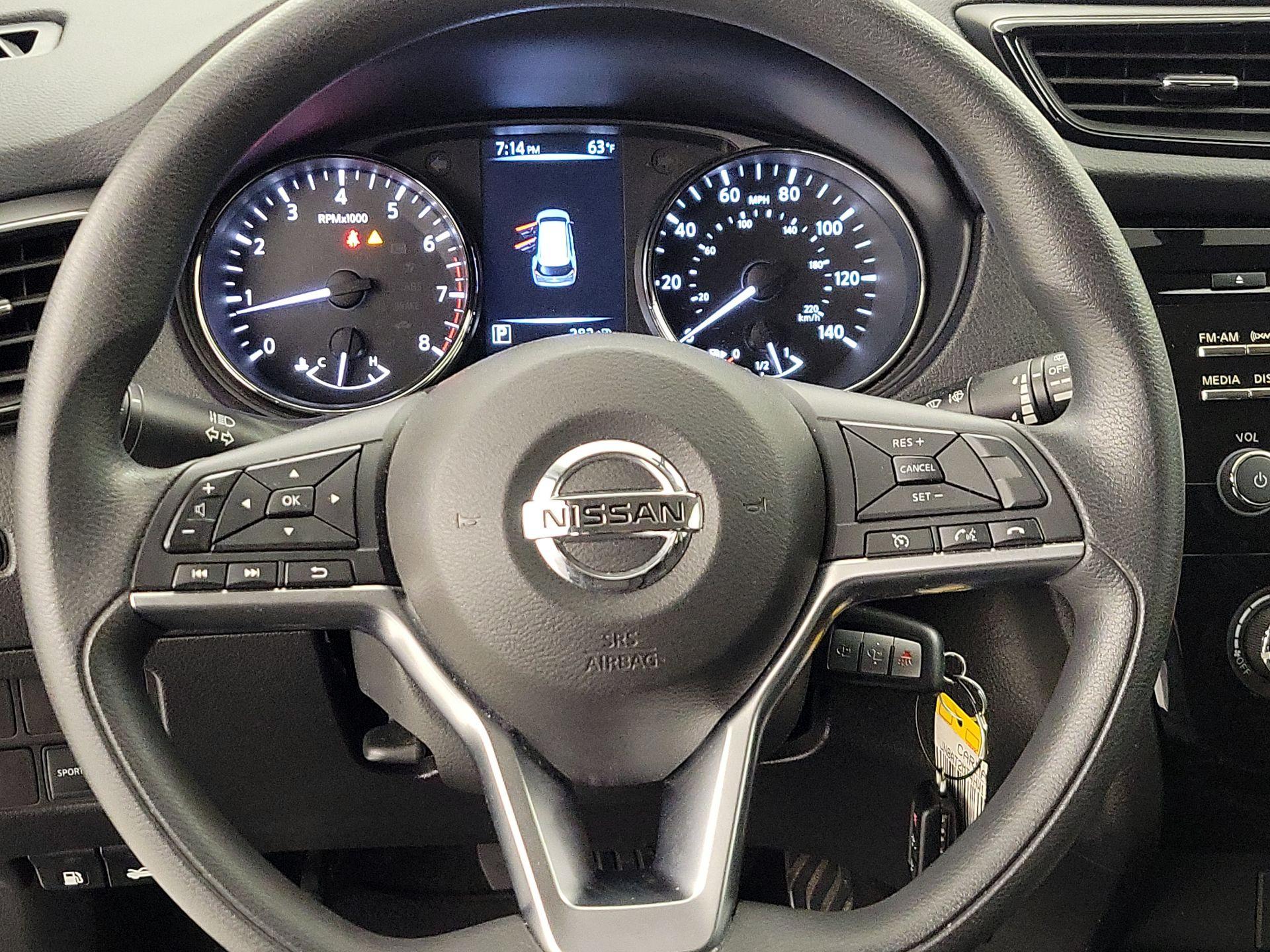 Thumbnail: 2017 Nissan Rogue - 10