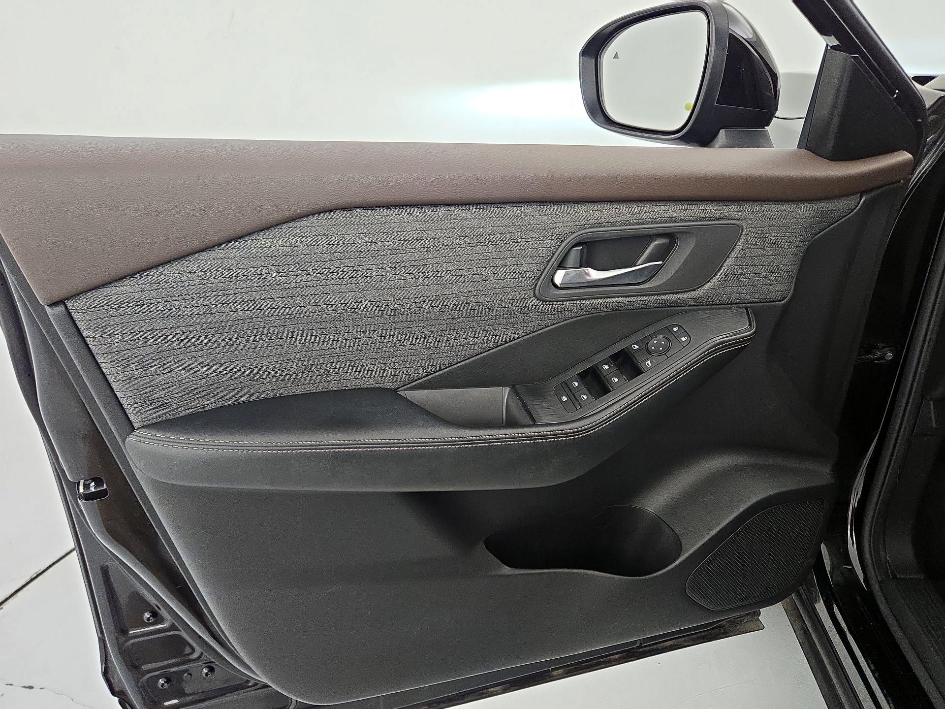 Thumbnail: 2023 Nissan Rogue - 12