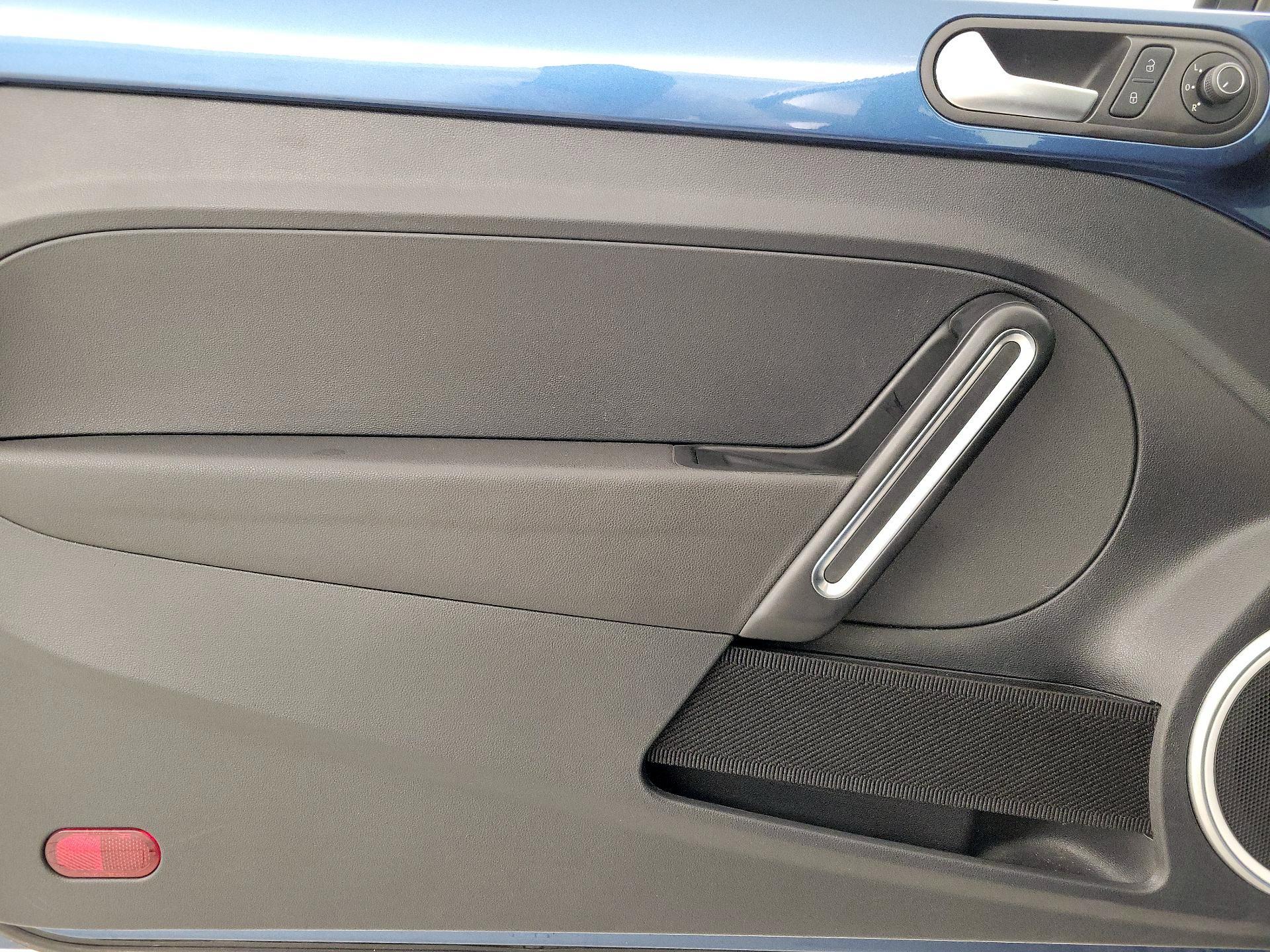 Thumbnail: 2016 Volkswagen Beetle - 12