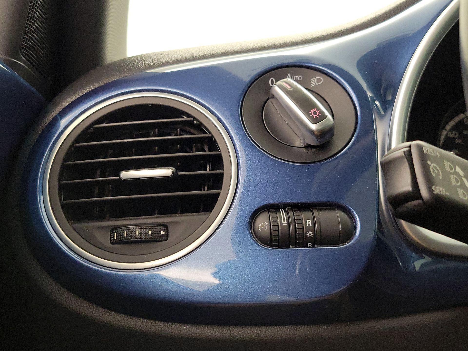 Thumbnail: 2016 Volkswagen Beetle - 13