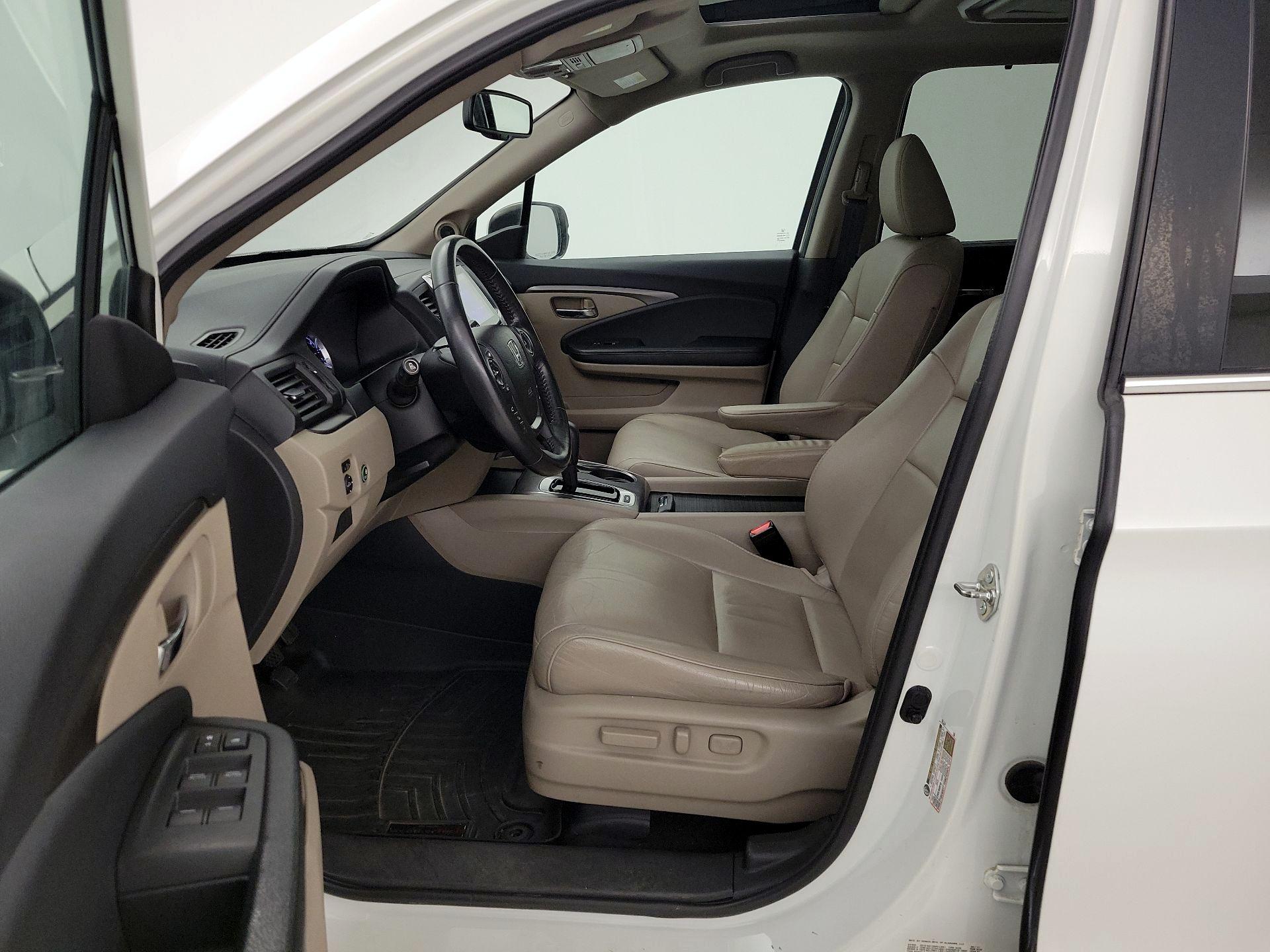 Thumbnail: 2017 Honda Pilot - 11