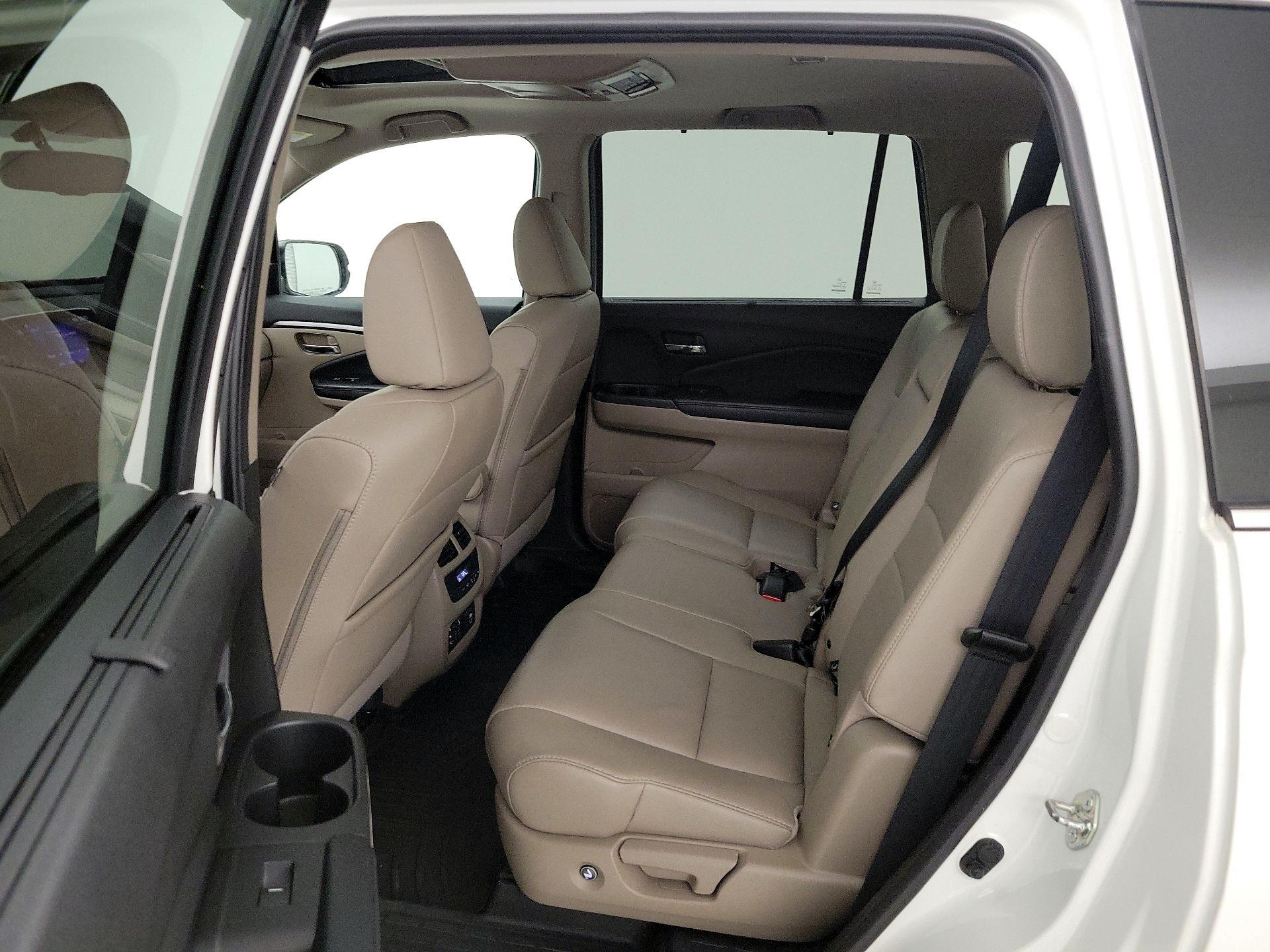 Thumbnail: 2017 Honda Pilot - 20