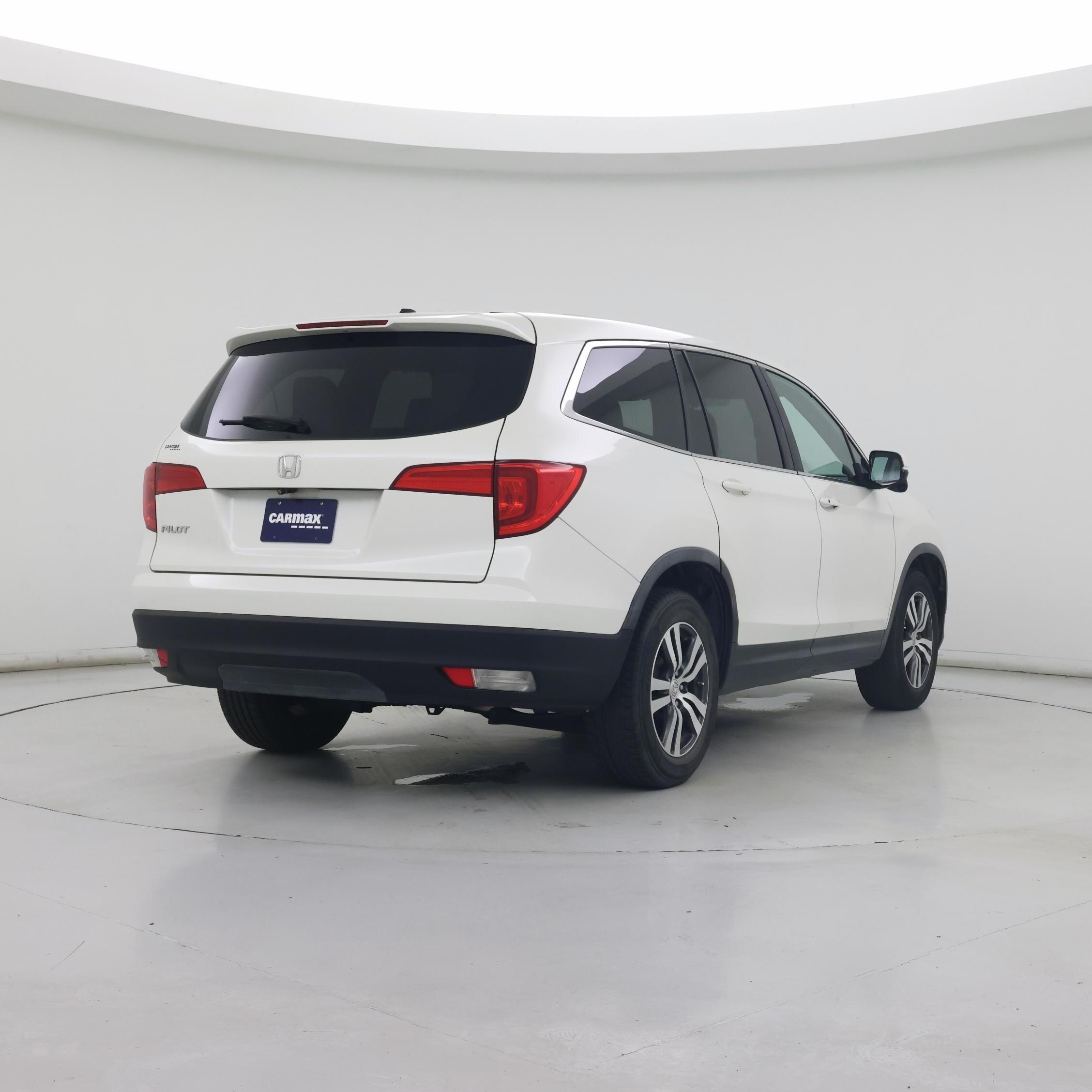 Thumbnail: 2017 Honda Pilot - 8
