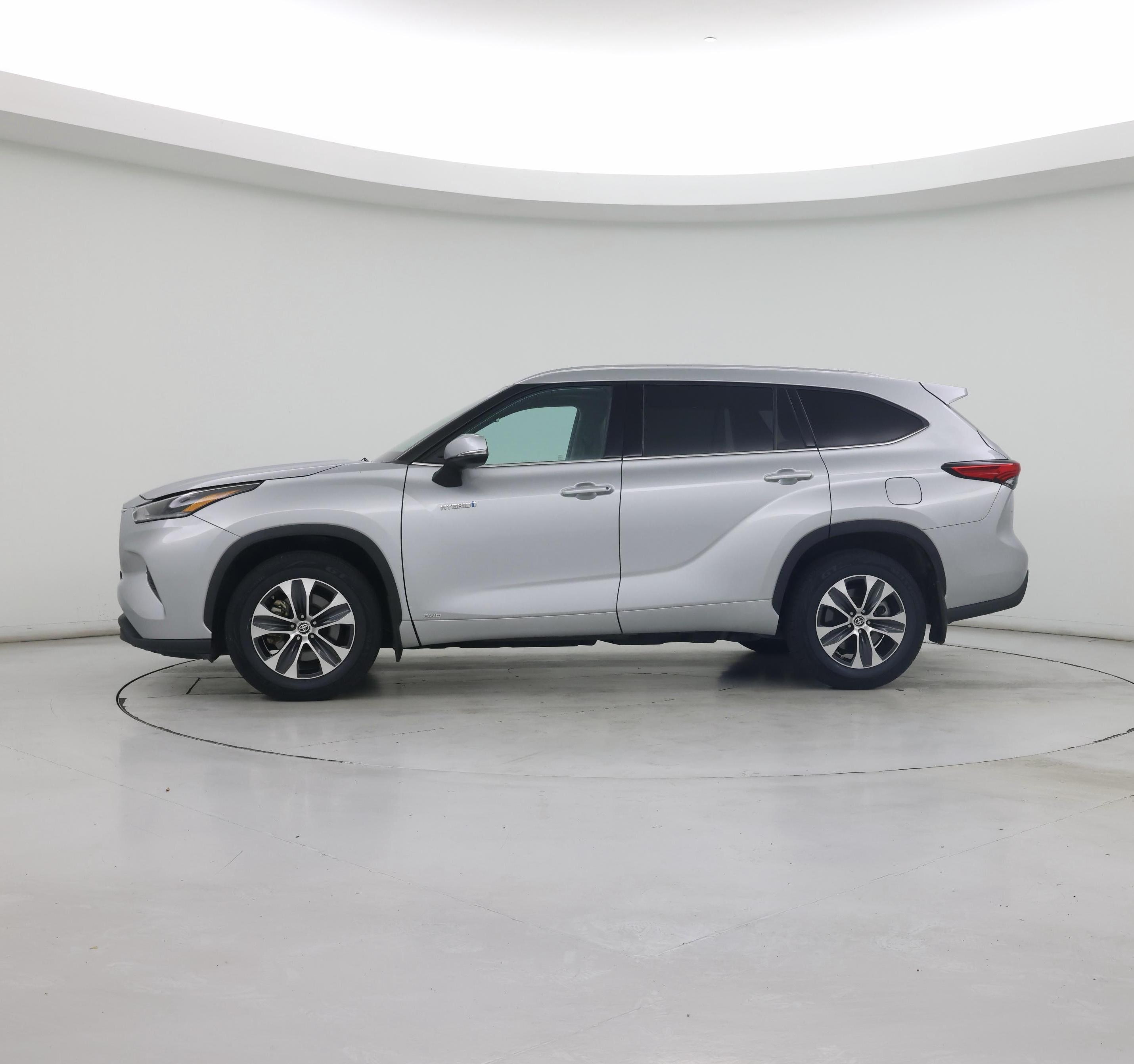 Thumbnail: 2021 Toyota Highlander - 3