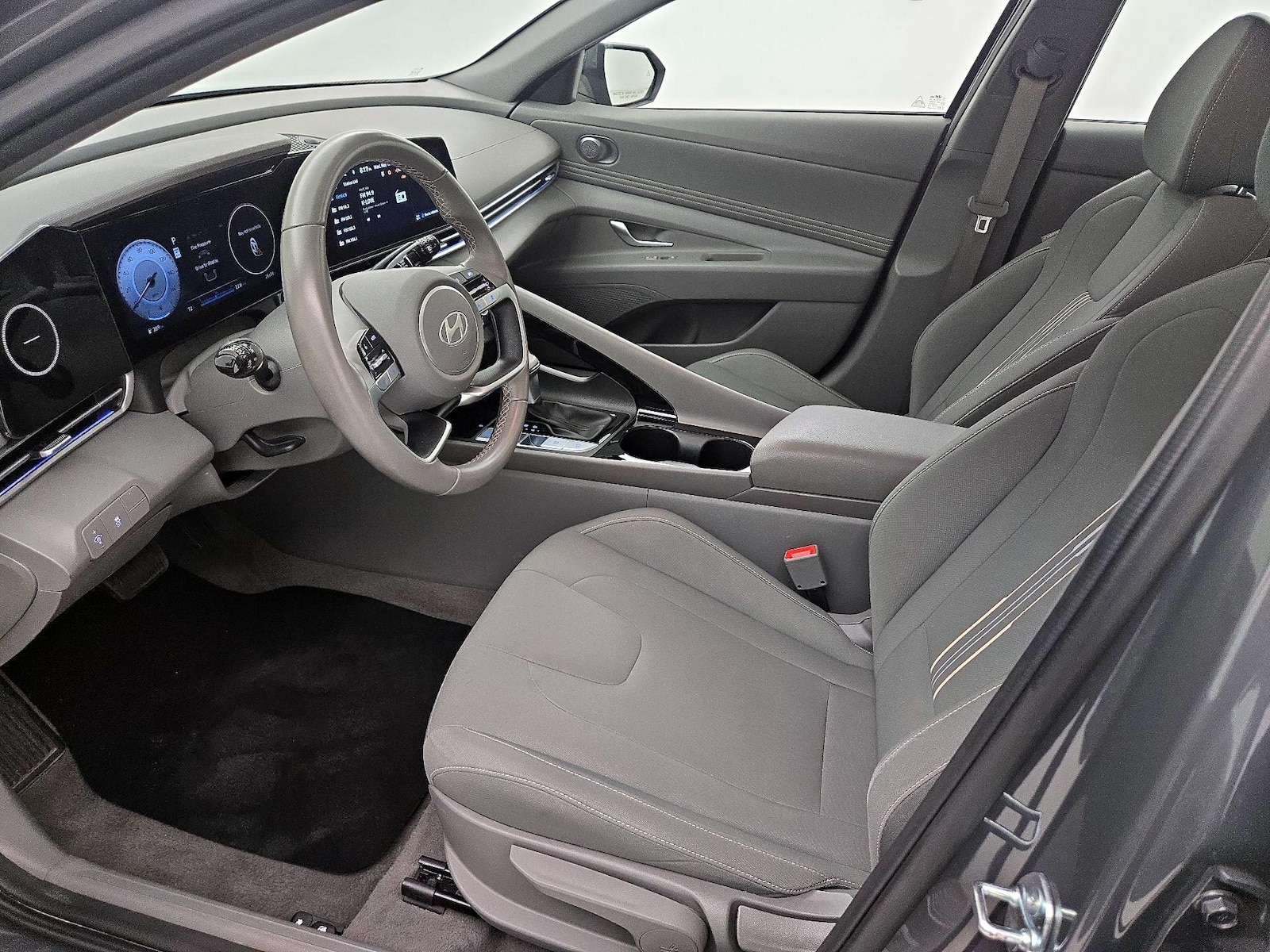 2025 Hyundai Elantra SEL - Photo 12