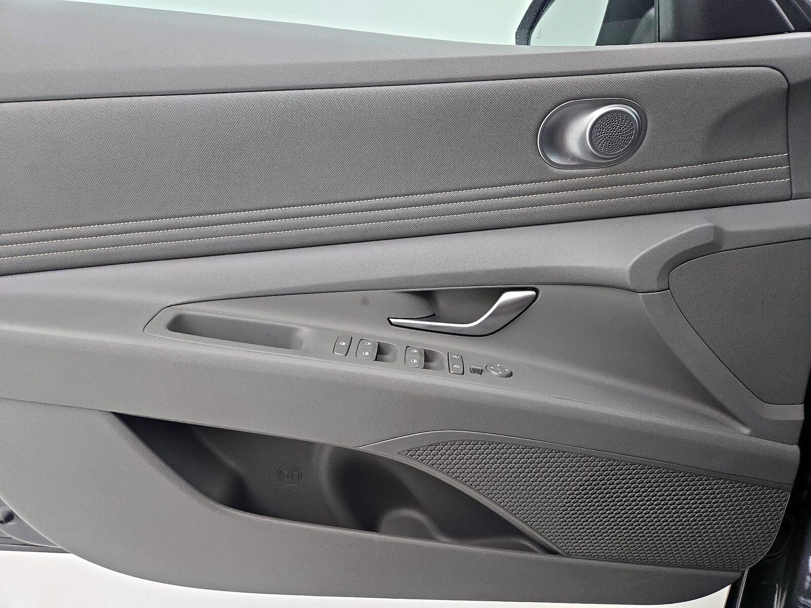 2025 Hyundai Elantra SEL - Photo 13