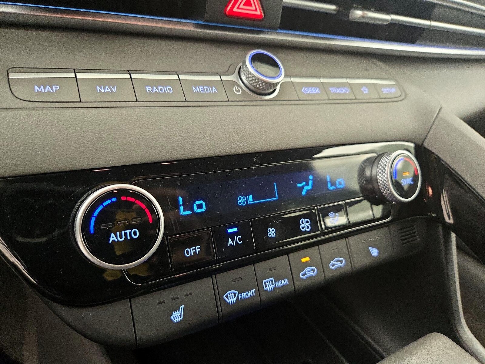 2025 Hyundai Elantra SEL - Photo 17