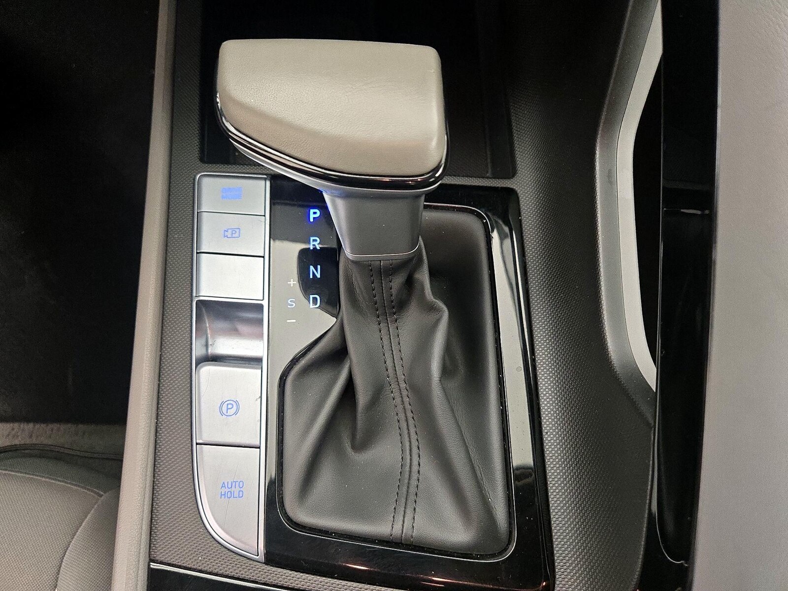 2025 Hyundai Elantra SEL - Photo 18