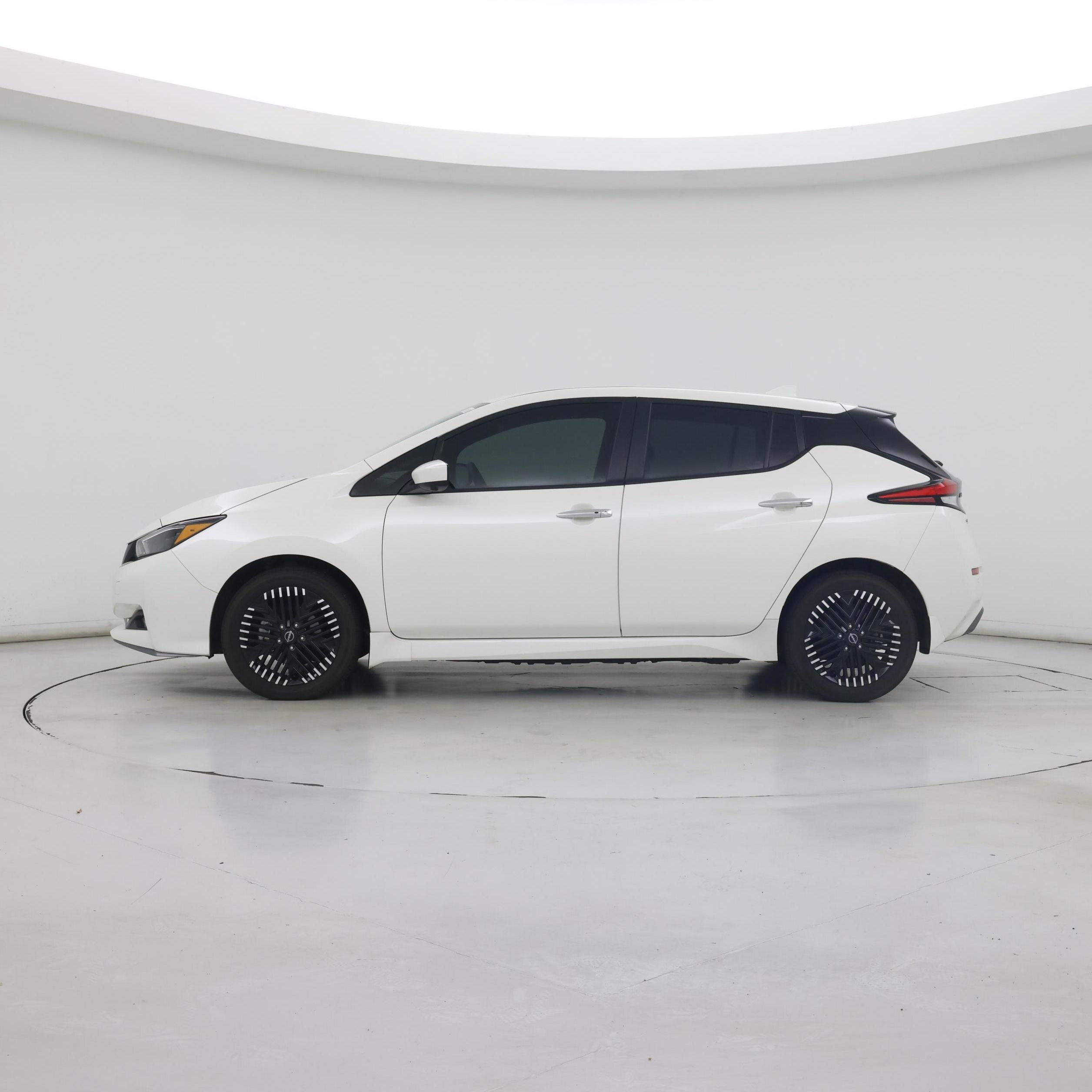 Thumbnail: 2023 Nissan Leaf - 3