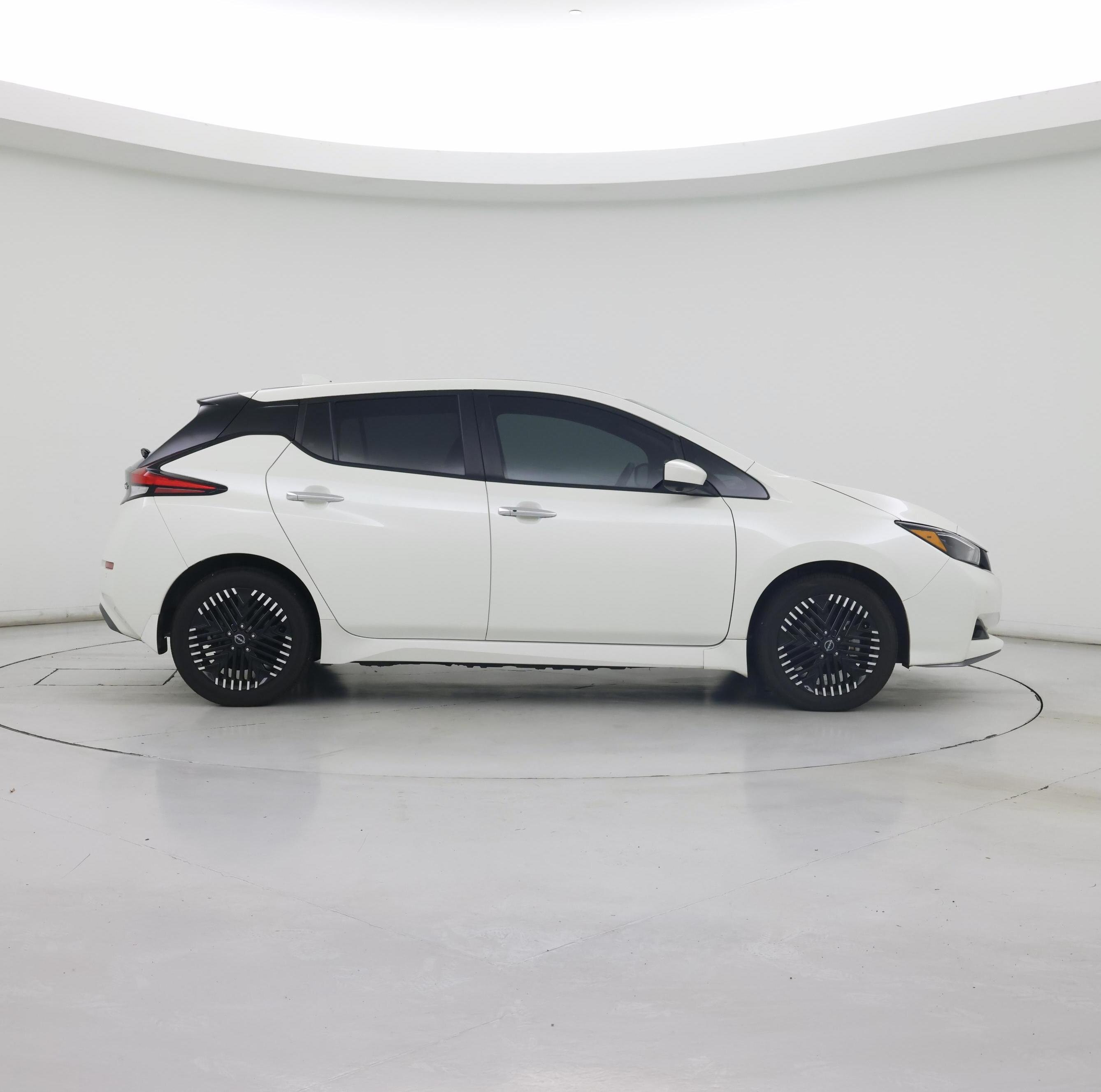 Thumbnail: 2023 Nissan Leaf - 7