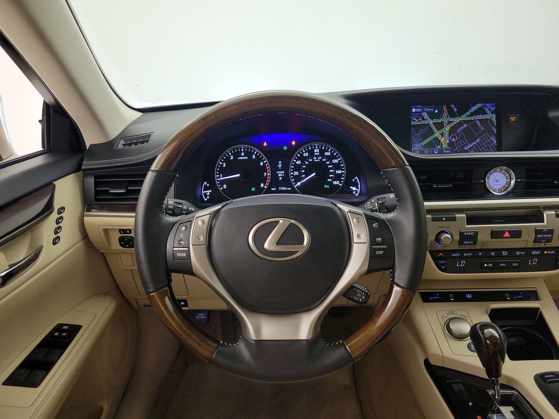 Thumbnail: 2015 Lexus ES - 10