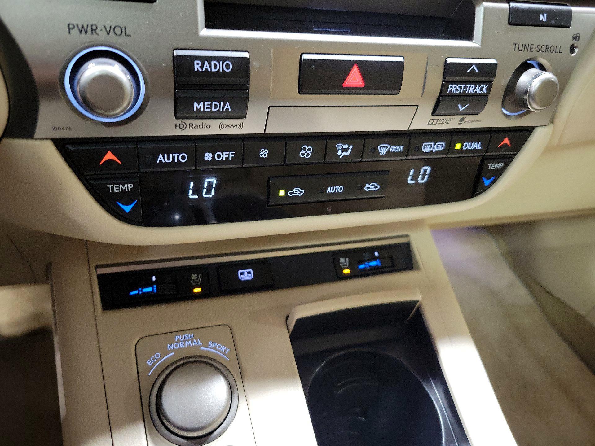 Thumbnail: 2015 Lexus ES - 17