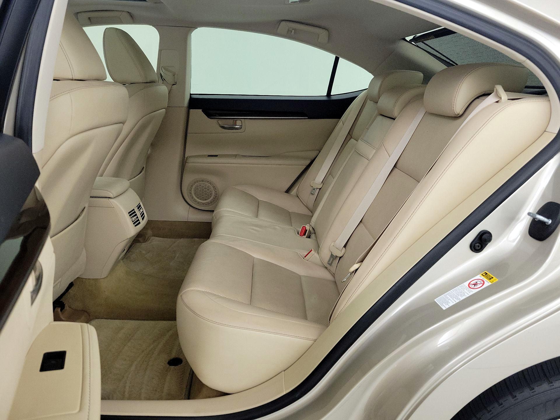 Thumbnail: 2015 Lexus ES - 20