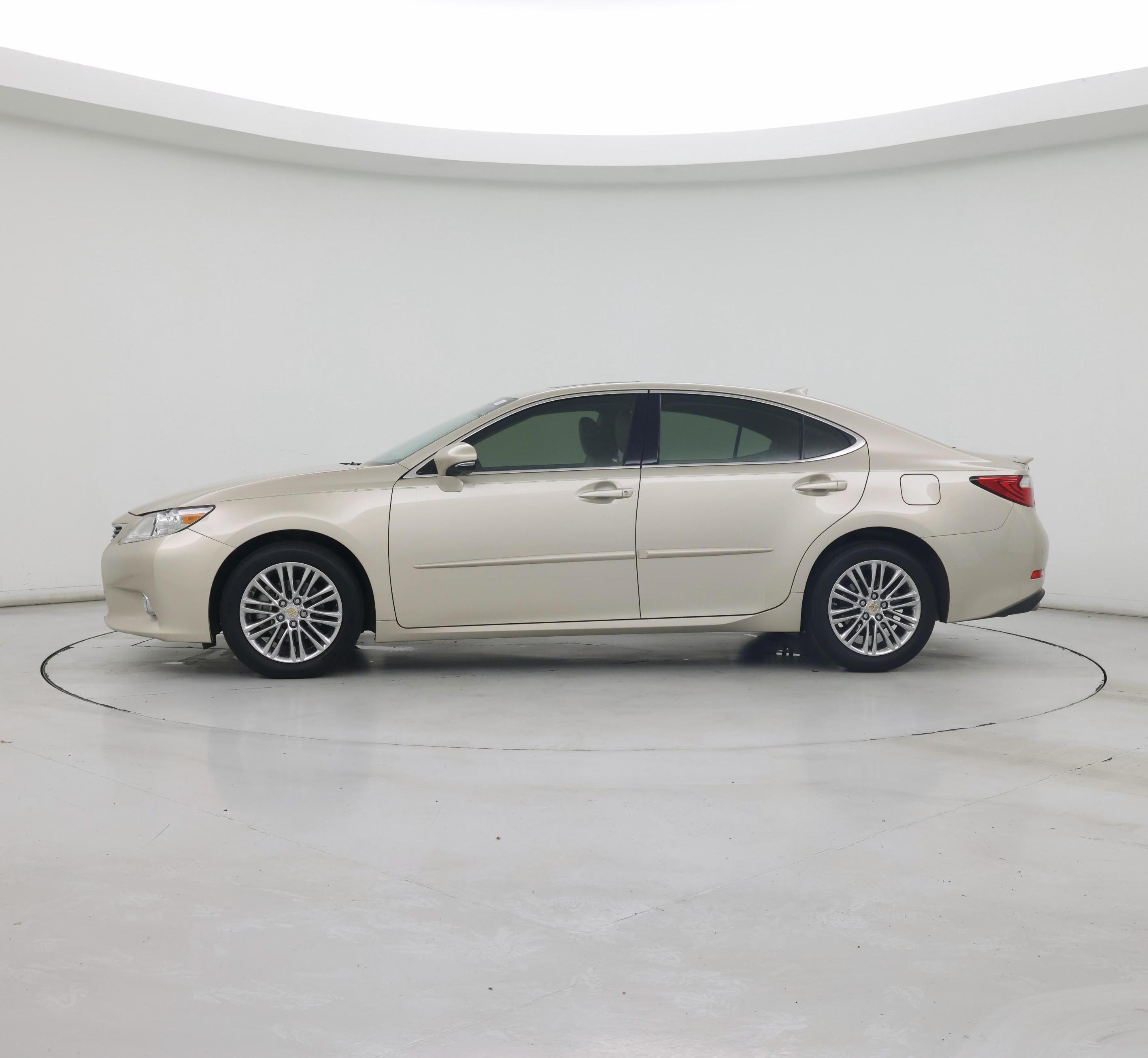 Thumbnail: 2015 Lexus ES - 3