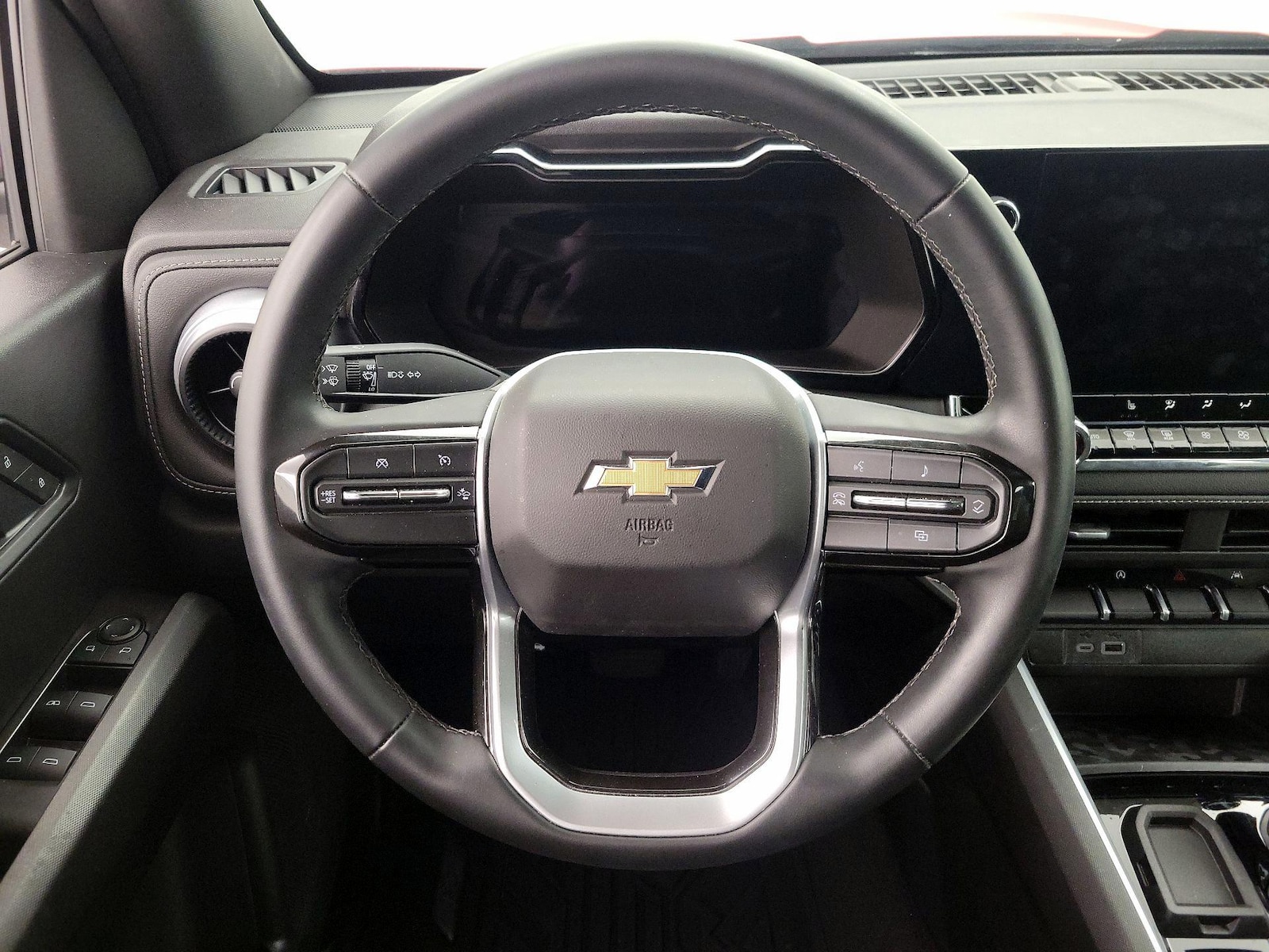 2025 Chevrolet Colorado LT - Photo 11