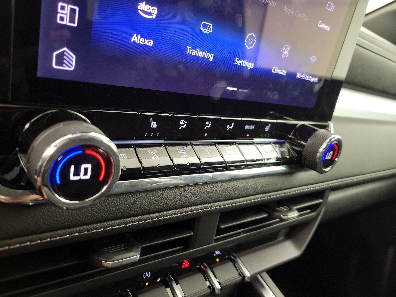 2025 Chevrolet Colorado LT - Photo 16
