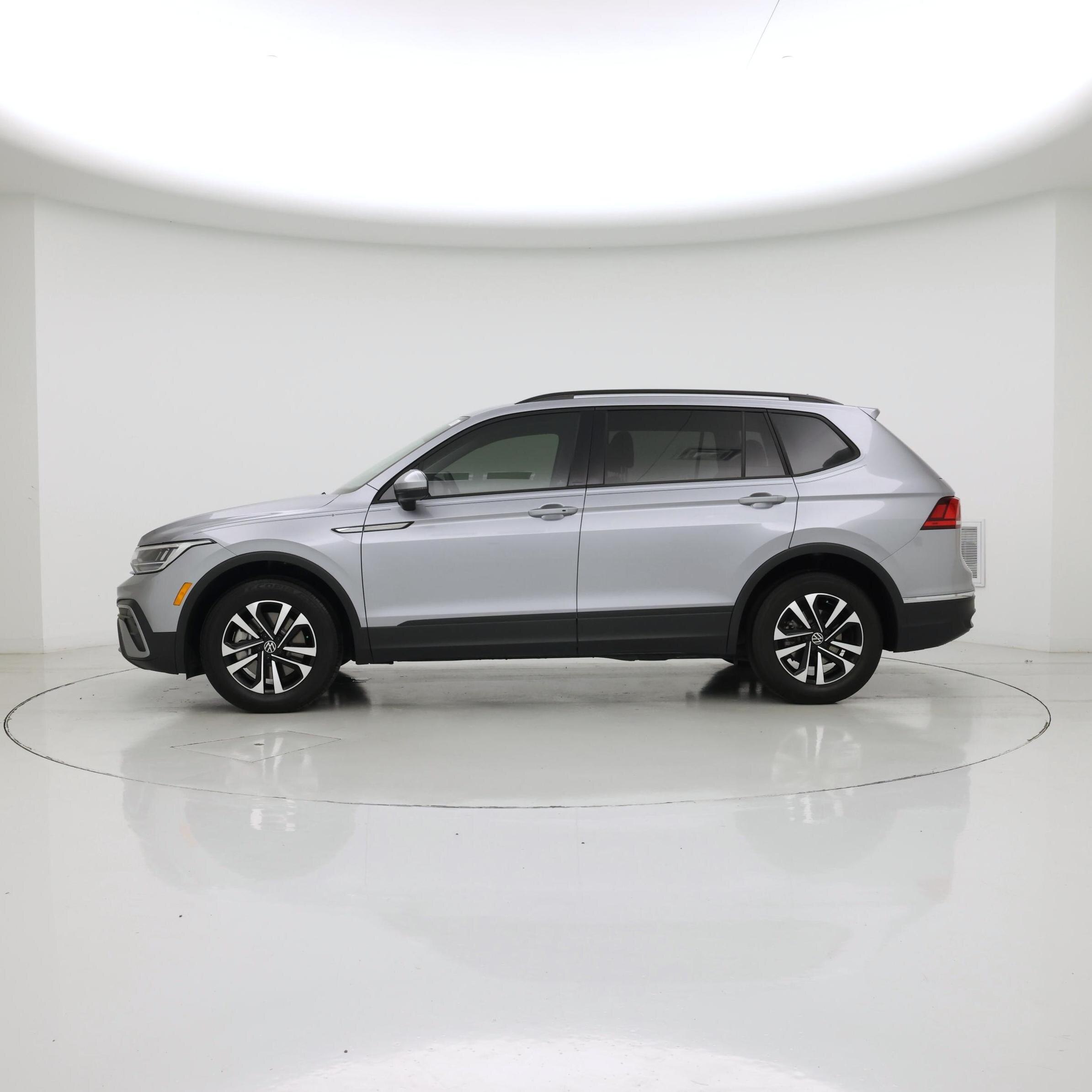 Thumbnail: 2024 Volkswagen Tiguan - 3