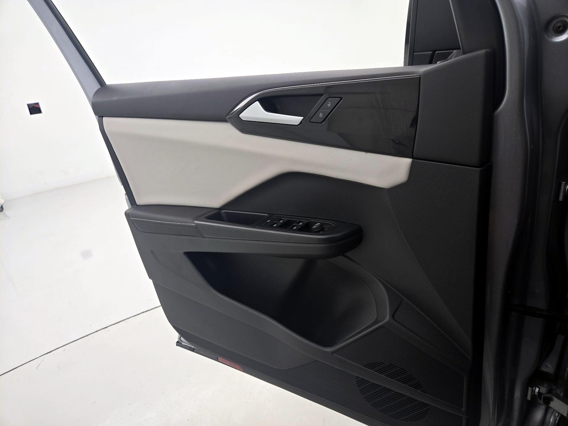 Thumbnail: 2025 Volkswagen Taos - 12