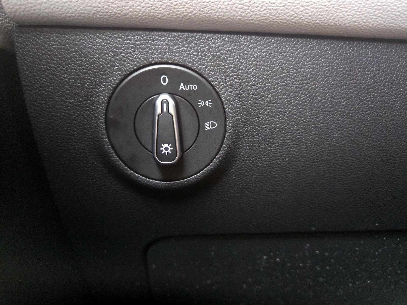 2025 Volkswagen Taos S - Photo 14