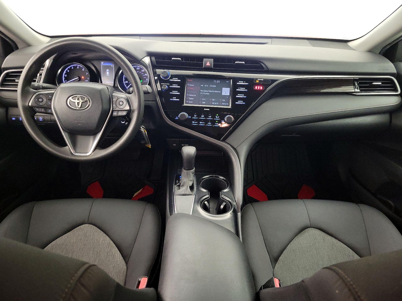 2020 Toyota Camry LE - Photo 10
