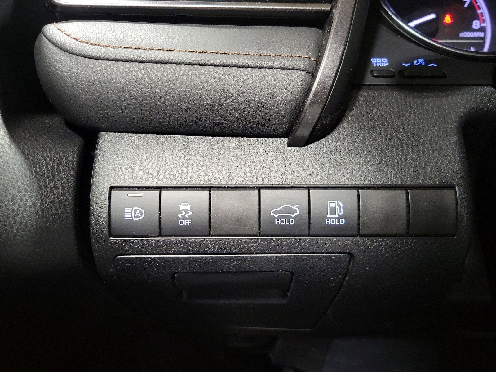 2020 Toyota Camry LE - Photo 14