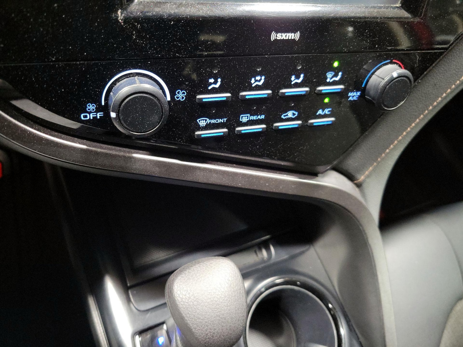 2020 Toyota Camry LE - Photo 17