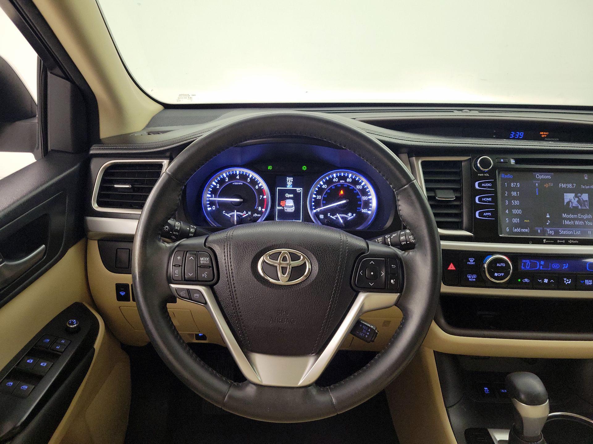 Thumbnail: 2016 Toyota Highlander - 10
