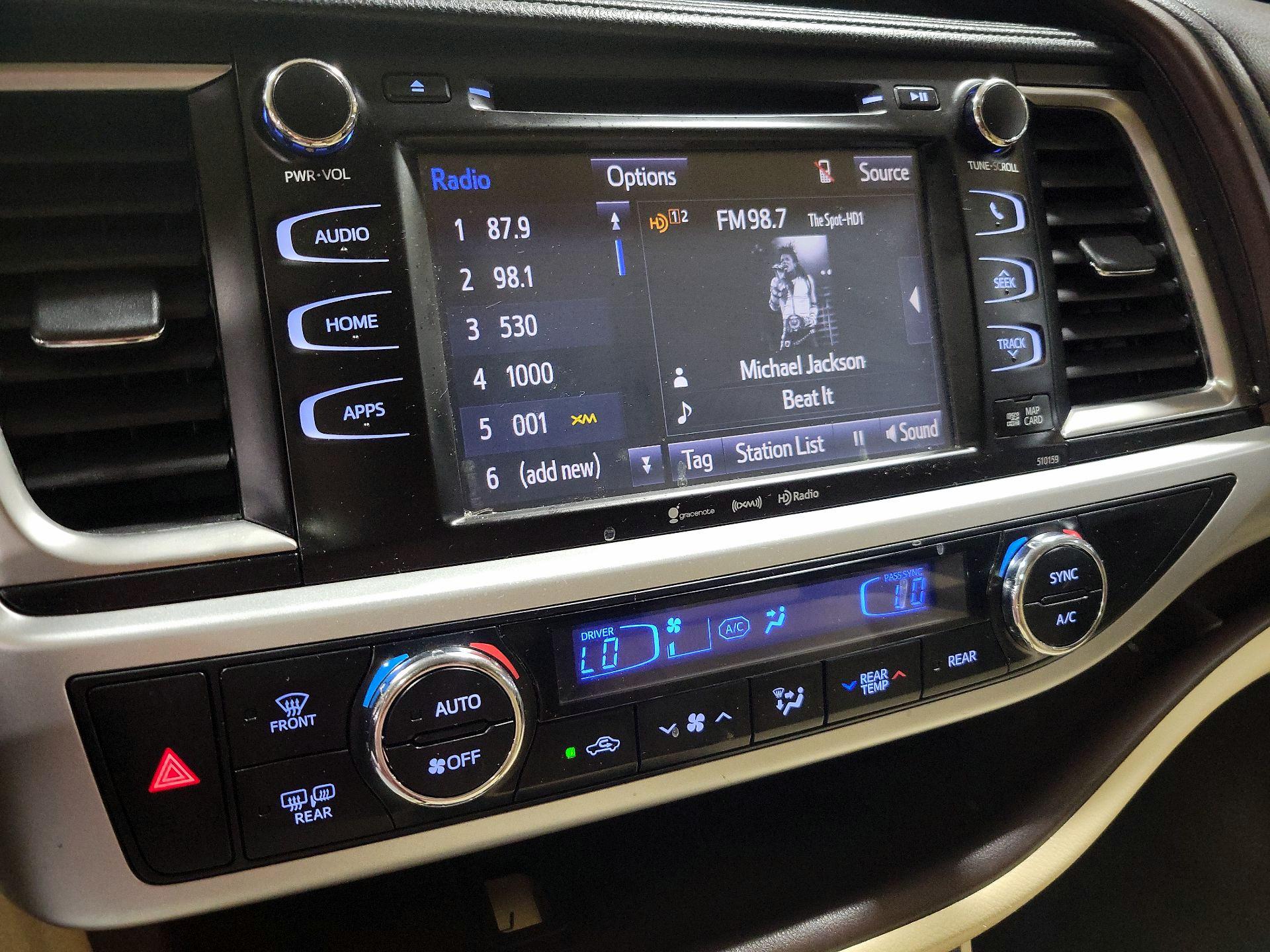 Thumbnail: 2016 Toyota Highlander - 16