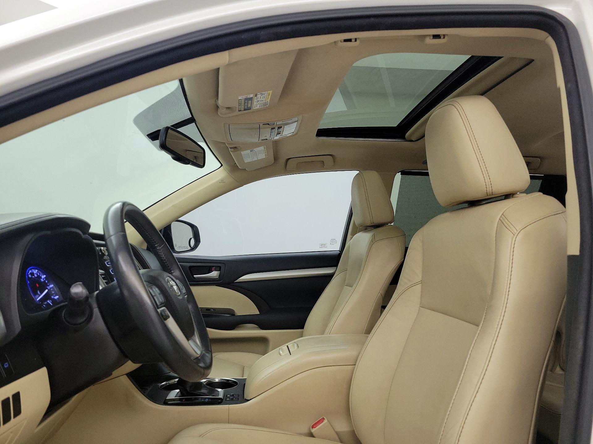 Thumbnail: 2016 Toyota Highlander - 19