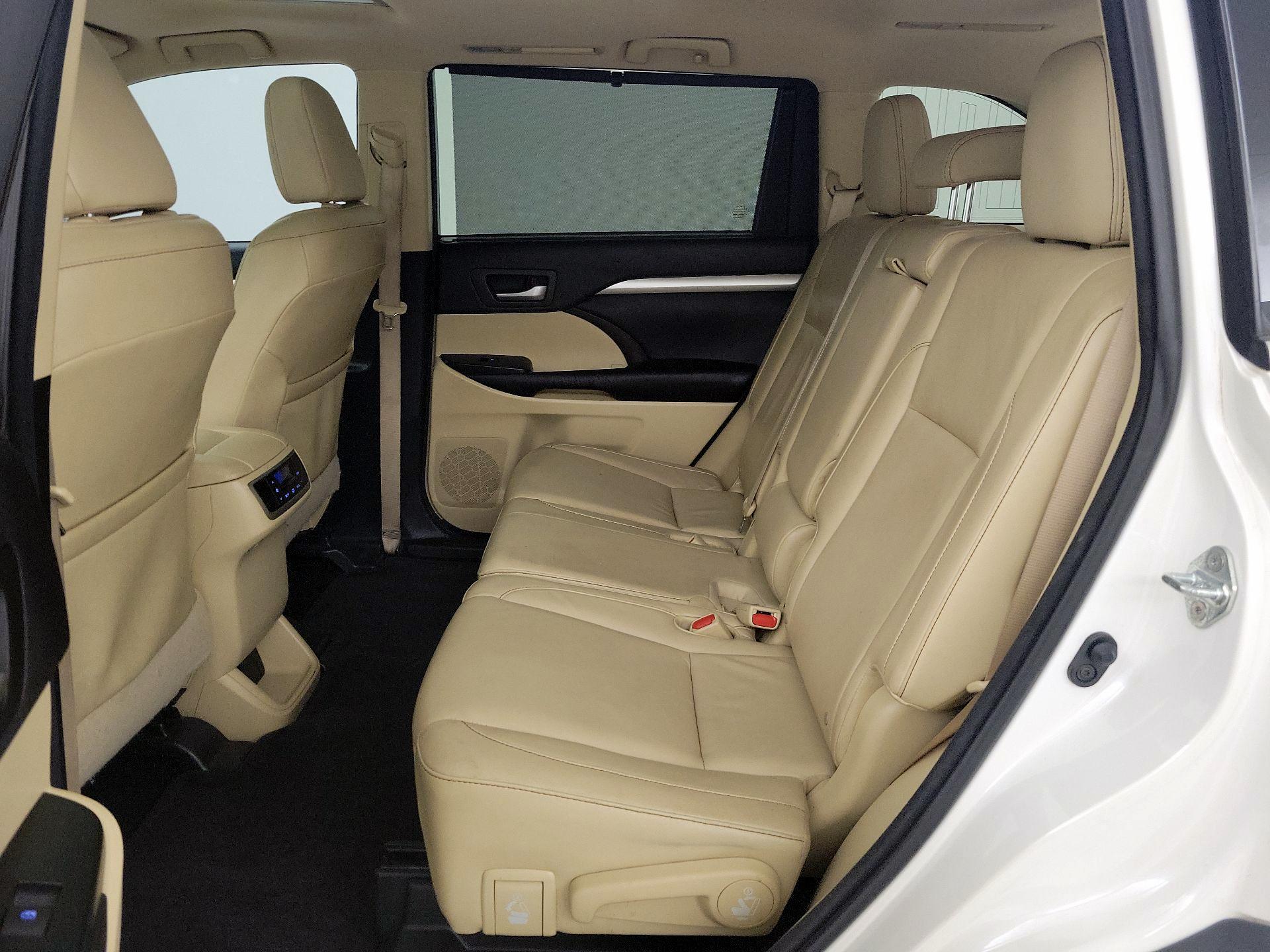Thumbnail: 2016 Toyota Highlander - 20