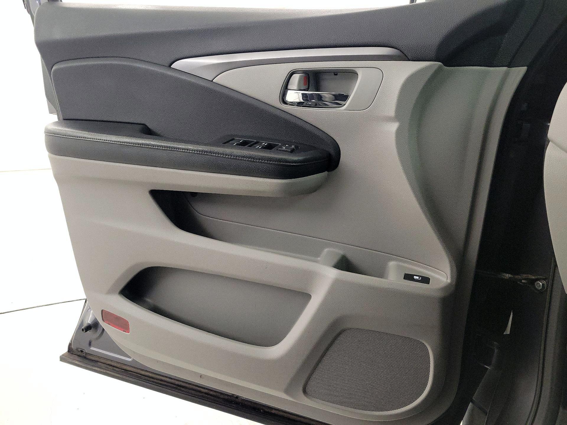Thumbnail: 2017 Honda Pilot - 12